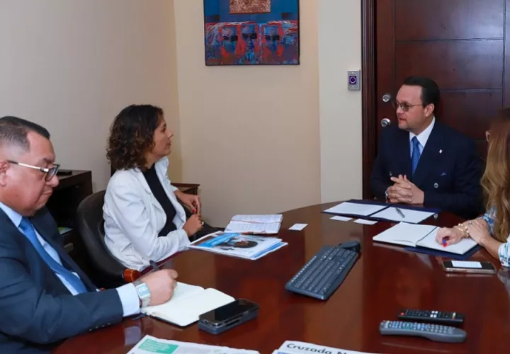 Durante la reunión. Foto: Cortesía