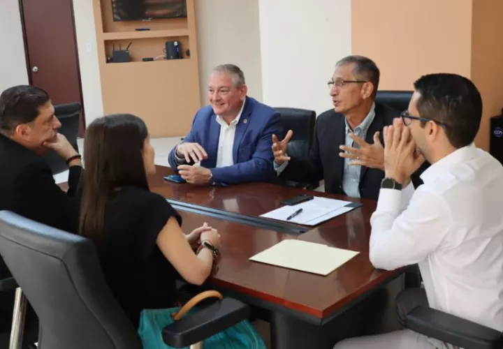El ministro Jaime Jované tuvo un primer acercamiento con Acobir. Foto: Cortesía