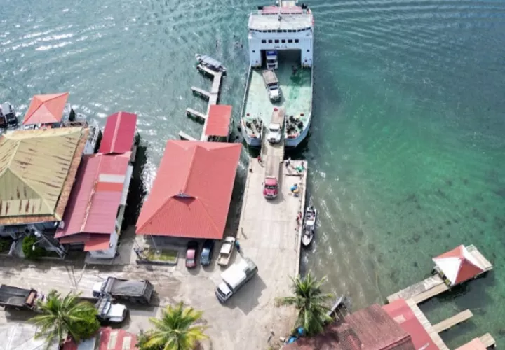 muelle_isla_colon_last_0.jpg