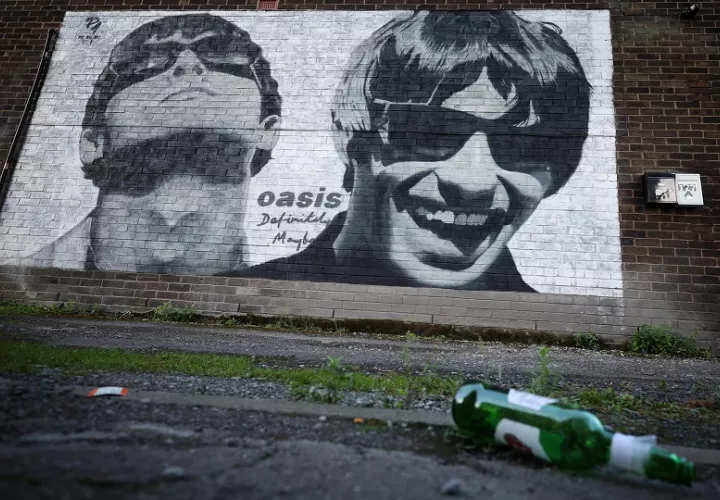 Los hermanos Noel y Liam Gallagher anunciaron el pasado martes un reencuentro después de 15 años de distanciamiento. Foto: EFE
