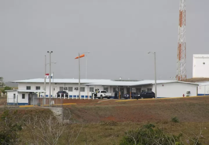 Según el equipo técnico de la ACP la empresa se encuentra lista para iniciar la construcción del nuevo puente que reemplazará al existente, el cual implica un riesgo para los usuarios. Foto. Eric Montenegro