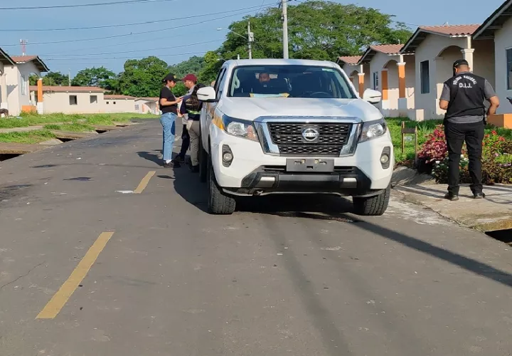 El adolescente, de 17 años, recibió un disparo en la cabeza, quedando tendido en medio de la calle, a pocos metros de la casa donde se realizaba la fiesta. Foto. Eric Montenegro