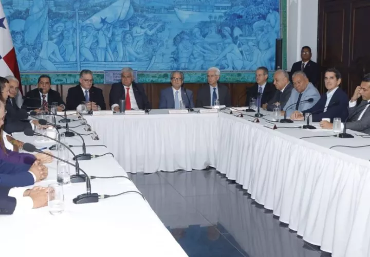 Reunión para abordar la crisis de la Caja de Seguro Social. Foto: Víctor Arosemena
