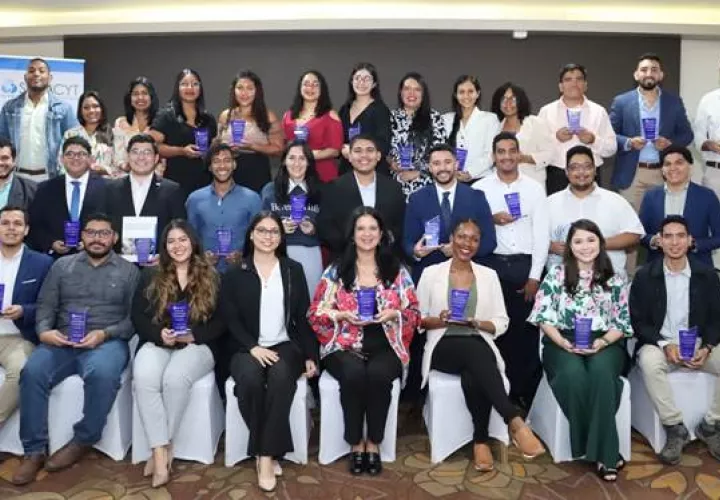 Científicos que recibieron reconocimiento. Foto: Cortesía