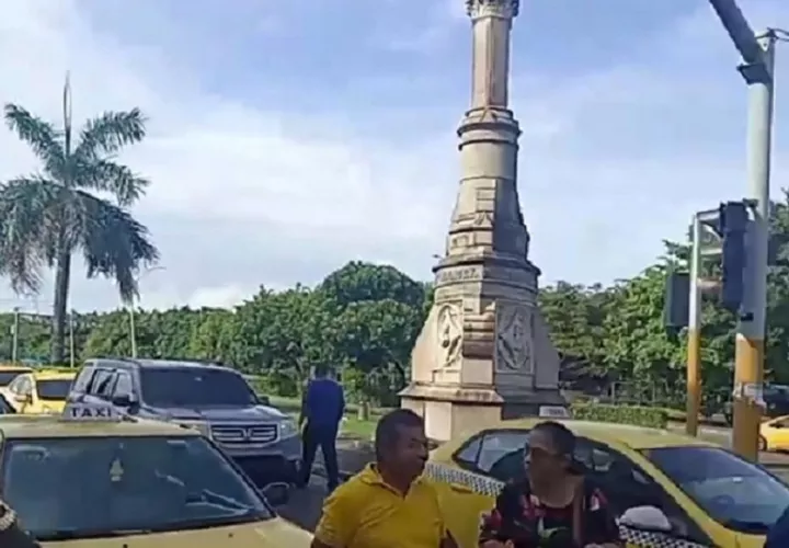  Como medida de presión procedieron a cerrar la entrada a la ciudad atlántica. Foto: Diomedes Sánchez