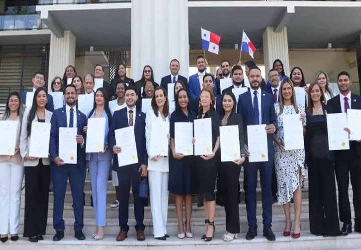 Este comunicado se llevó a cabo debido a que la bancada independiente Vamos agendará entrevistas con los aspirantes. Foto:Cortesía