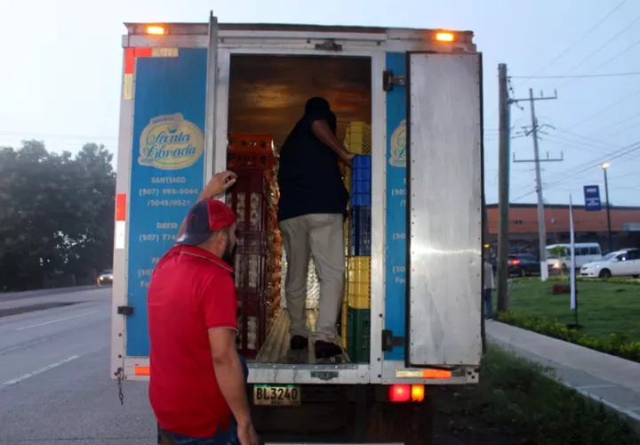 La entidad detalló que se inspeccionaron 100 vehículos de transporte de alimentos y 24 establecimientos fijos y además la Dirección de Control de Alimentos y Vigilancia Veterinaria, retuvo dos carretillas. Foto. Minsa