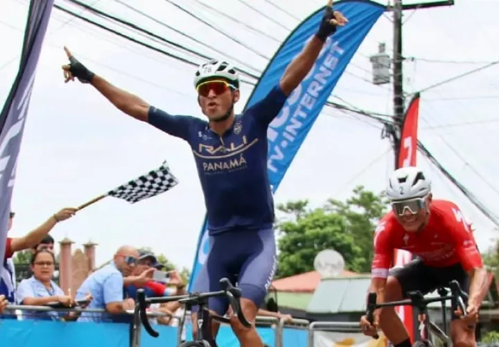 Alex Strah gana la segunda etapa a San Carlos. Foto; Fepaci