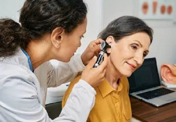 Según estadísticas de INEC, los hombres son más susceptibles a padecer problemas de audición que las mujeres.  Ilustrativa