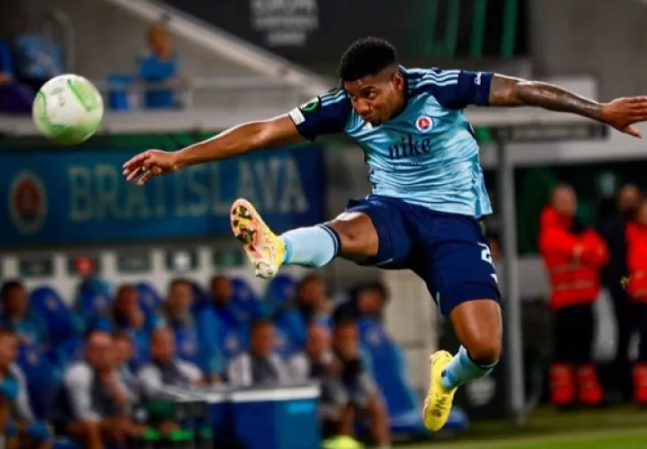 El panameño César Blackman del Slovan Bratislava. Foto: Instagram