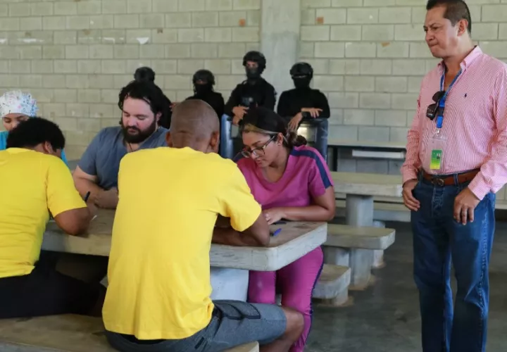 Durante las giras en los centros penitenciarios. Foto: Cortesía