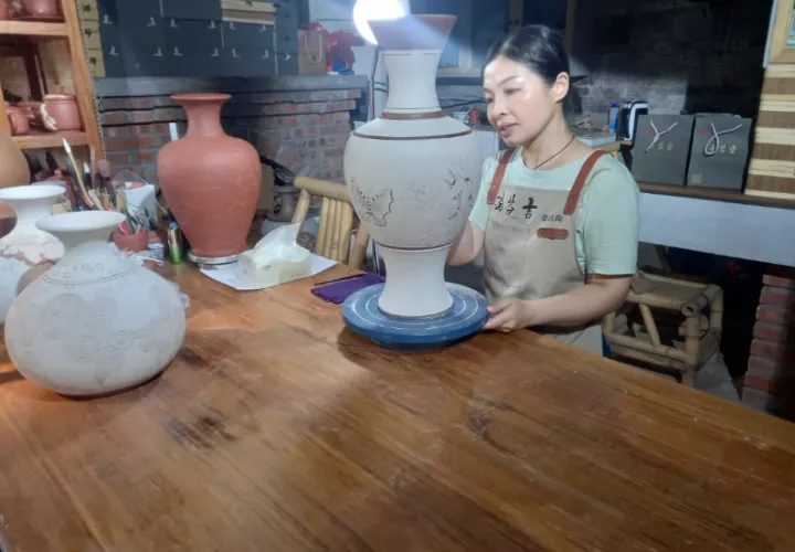El arte de darle forma al barro. Foto: Francisco Paz