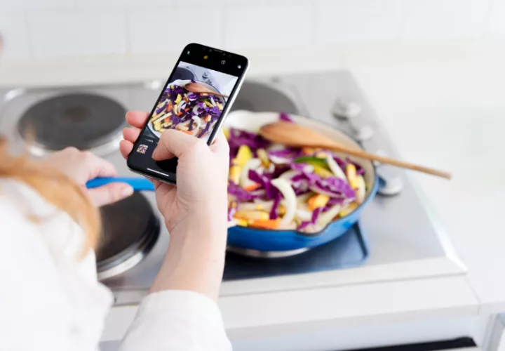 TikTok es de las plataformas favoritas para publicar contenido culinario. Foto: Ilustrativa / Freepik