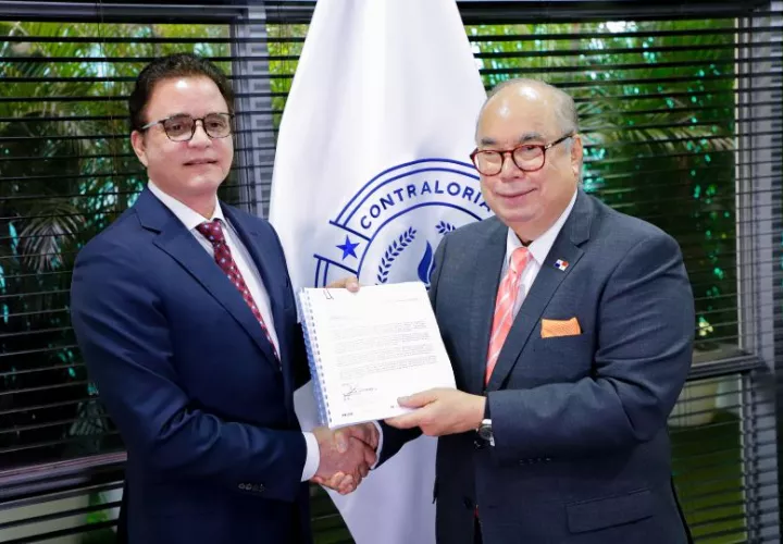 El director de la CSS, Enrique Lau Cortés junto al contralor general, Enrique Lau Cortés. Foto: Cortesía