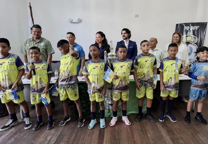  Niños colonenses del Olympic Colón F.C. del corregimiento de San Juan competirán en Fútbol Sala en Rusia. Foto: Diomedes Sánchez 