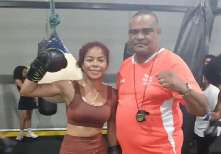 Yuliett Hinestroza  y el entrenador Carlos Aparicio. Foto: Jaime Chávez