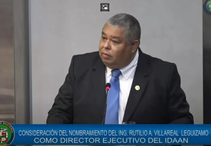 Rutilio Villareal en su comparecencia ante la comisión de Credenciales. 