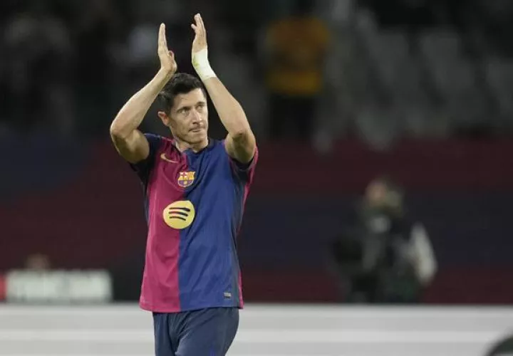 Robert Lewandowski festeja el triunfo del Barcelona contra Getafe. Foto: EFE