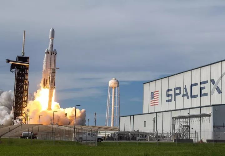 Musk ha ofrecido distintos plazos para la llegada de SpaceX a Marte. Foto: EFE