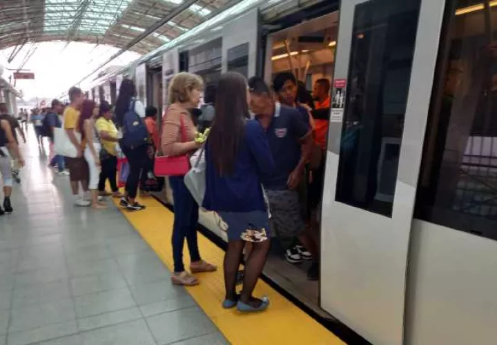 La movilización que se registra en la primera línea del metro es superior a los 250 mil pasajeros por día. Comprende desde Albrook hasta Villa Zaíta.  Archivo