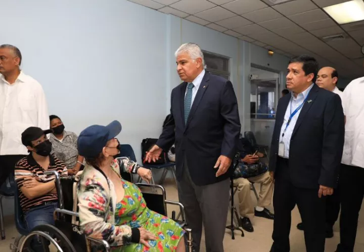 El presidente José Raúl Mulino realizó un recorrido por el Complejo Hospitalario Dr. Arnulfo Arias Madrid. Foto: Cortesía