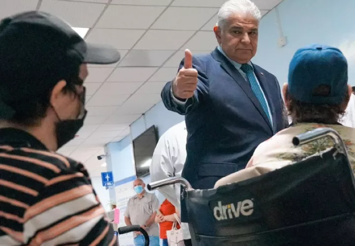 El presidente José Raúl Mulino visitó ayer las instalaciones de la Caja de Seguro Social. Cortesía