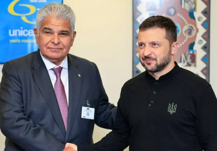 El presidente de Panamá, José Raúl Mulino junto a su homólogo de Ucrania, Volodímir Zelenski. Foto: Cortesía