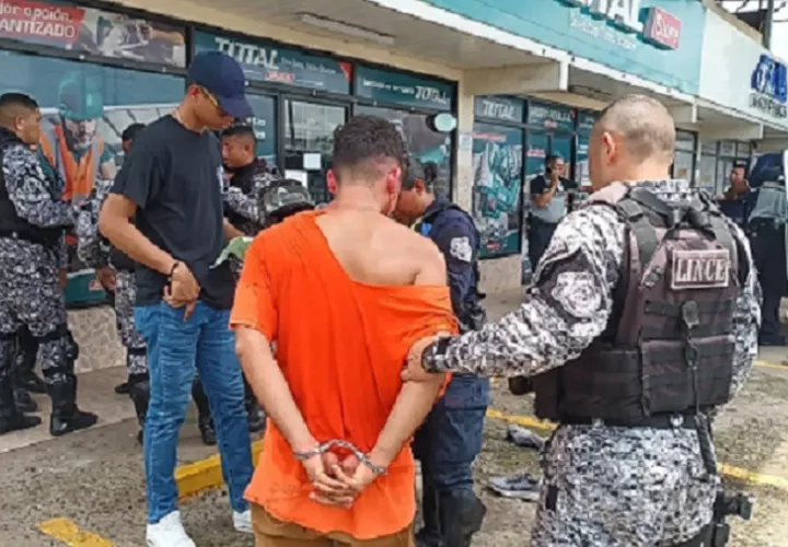 El detenido manejaba como loco poniendo en riesgo la vida de centenares de peatones. Foto: Melquiades Vásquez. 
