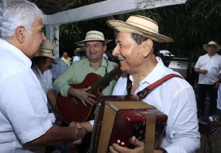 El presidente José Raúlñ Mulino, llegó a Guararé que celebra el aniversario 75 del Festival Nacional de la Mejorana. Foto. Cortesía