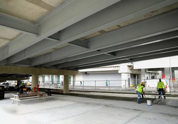 Parte inferior del puente que une la Tumba Muerto con la Vía Tocumen. Foto: Cortesía MOP