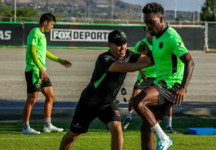 El panameño José Luis 'Puma' Rodríguez en los entrenamientos de su nuevo equipo FC Juárez. Foto: @fc_juarez