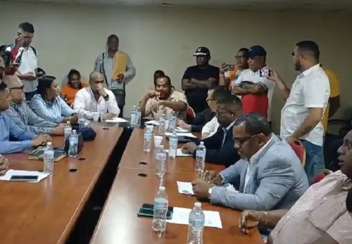 Consideraron como un irrespeto su no asistencia, advirtiendo que la confianza que le han dado, la ha “pisoteado”. Foto: Diomedes Sánchez 