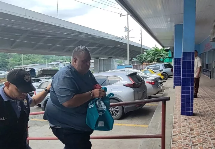  Se estableció la vinculación del ex representante  Ronald González, en la venta a precio de chatarra de 60 vigas H. Foto: Eric A.. Montenegro