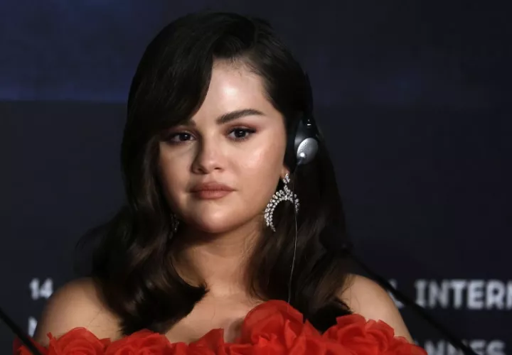 La actriz Selena Gómez. Foto: EFE / EPA / Guillaume Horcajuelo / Pool