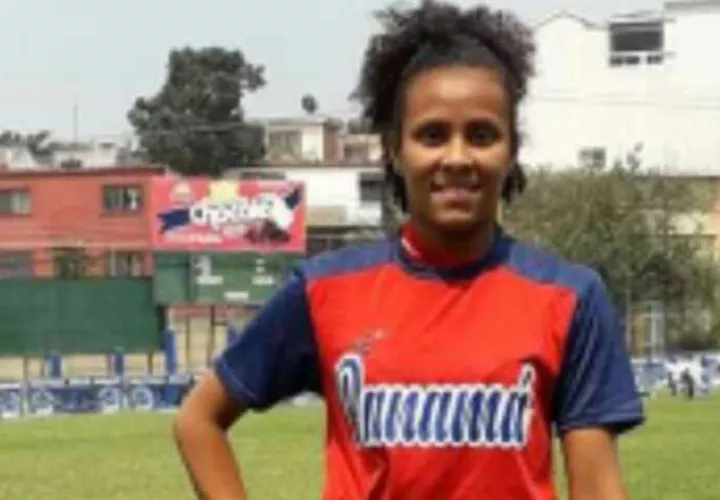 Vaneska Domínguez, jugó con la selección de Panamá en sóftbol. 