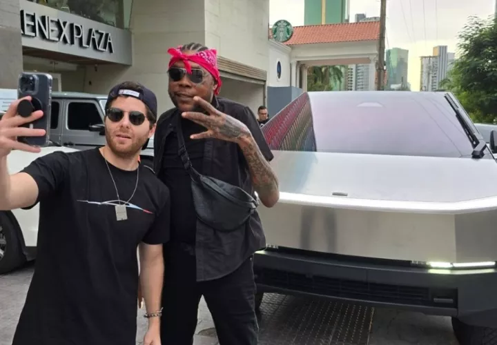 Vybz Kartel y el alcalde Mayer Mizrachi. Foto: Instagram / @vybzkartel
