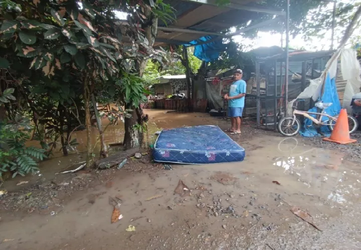 Los moradores relataron que al ver la creciente del río trataron de subir sus enseres; sin embargo, fue imposible, puesto que el volumen del agua fue más fuerte. Foto. Thays Domínguez