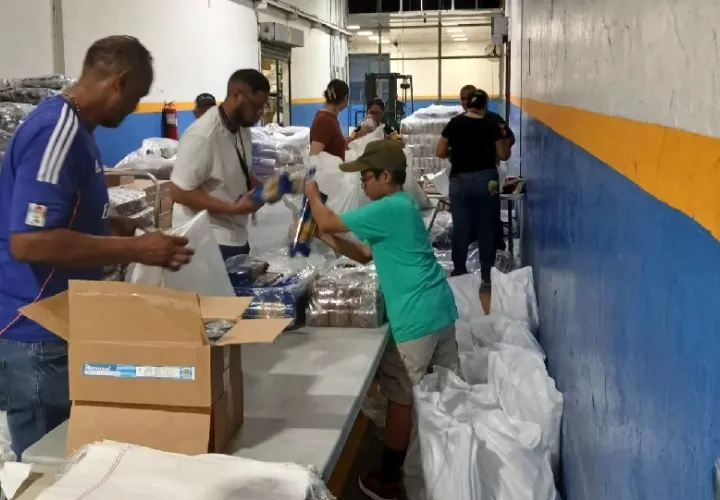 El Instituto de Mercadeo Agropecuario (IMA), coordina el envío de unas quinientas bolsas con alimentos, que serán trasladados a estas áreas. Foto. Diómedes Sánchez