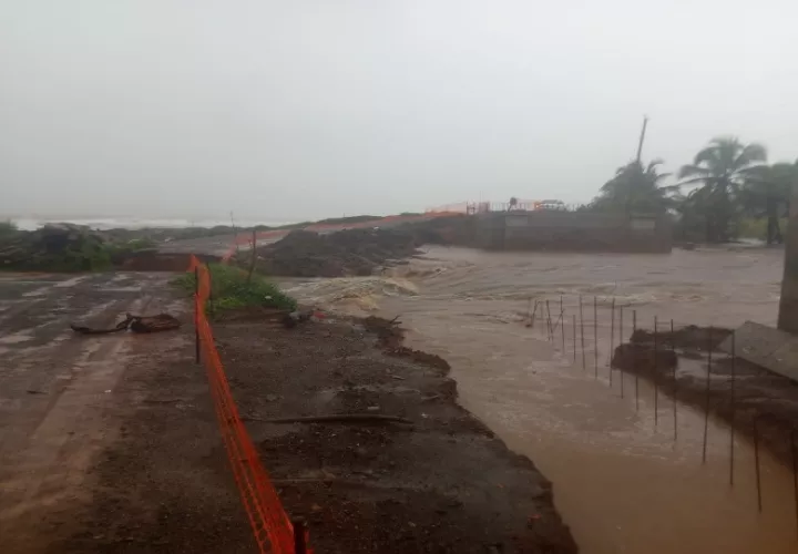 Las comunidades más afectadas con el desbordamiento de los ríos y quebradas, fueron; Miramar, Nombre de Dios, Palenque y Cuango.