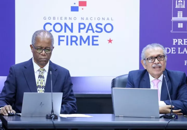 El subdirector de la CSS, Rogelio Gordón, junto a Francisco Bustamante de la mesa del IVM. Foto: Cortesía