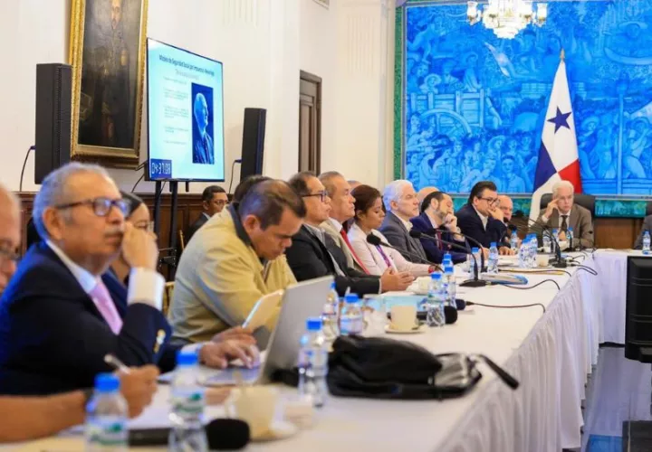 Mesa del del programa de Invalidez, Vejez y Muerte (IVM). Foto: Cortesía