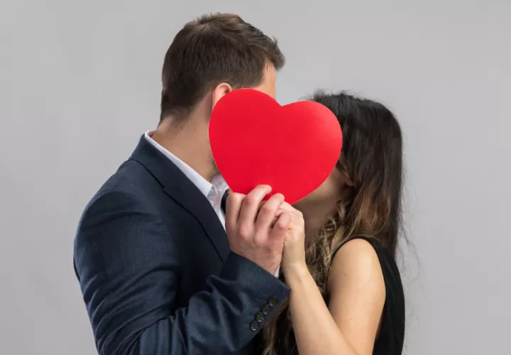 Las parejas con una diferencia de cinco años presentan una tasa de divorcio de 28%. Foto: Ilustrativa / Freepik