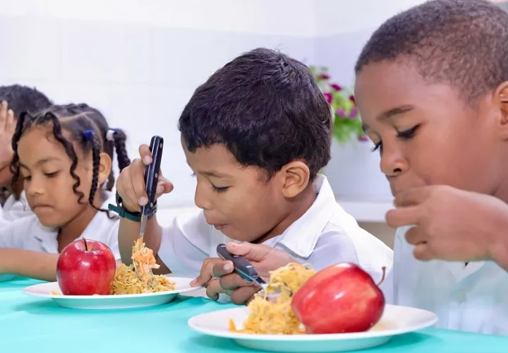Este modelo de cocina es el que se quiere replicar en 1,000 escuelas de todo el país. Foto: Cortesía