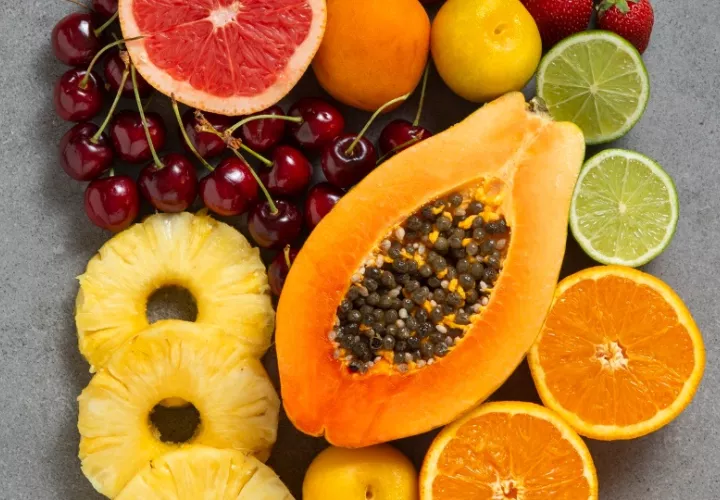  Piña, naranja y papaya. Foto: Ilustrativa / Freepik