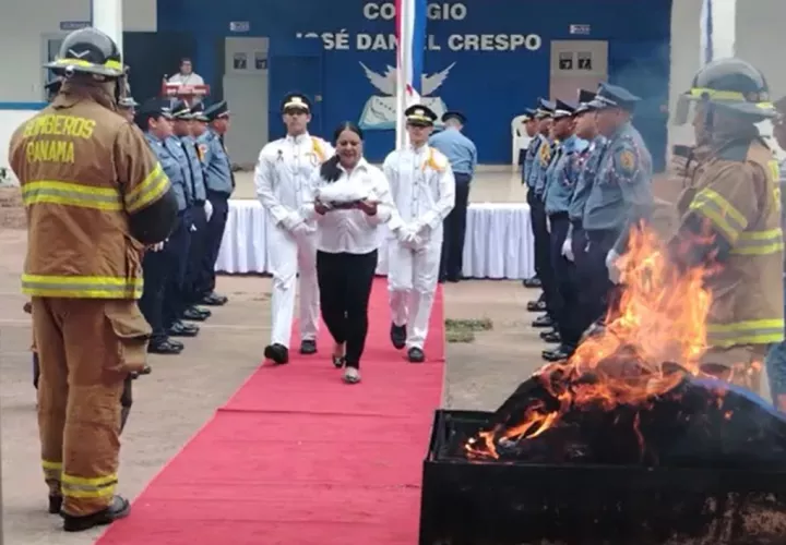 herrera-banderas-quema.jpg