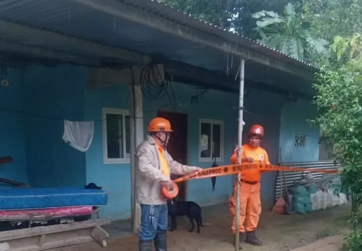 En Las Minas, que se vieron afectadas debido a la entrada de agua y un deslizamiento que dañó parte de su estructura. Foto. Thays Domínguez