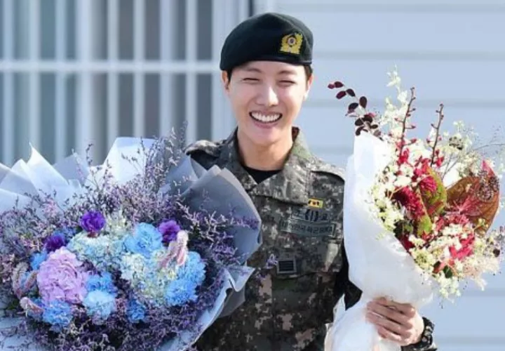 J-Hope saliendo de la base militar. Foto: @btspicstwt_