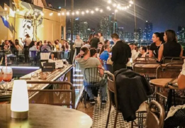 Restaurantes y bares podrán abrir el 2 de noviembre. Archivo
