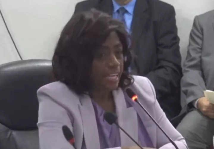 La ministra de Educación, Lucy Molinar.