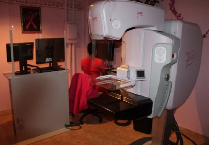 Radiología médica cuenta con un mamógrafo tridimensional digital y con sistema de biopsia de mama al vacío. Foto: Diomedes Sánchez  